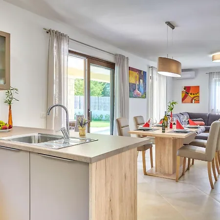 Giovanna By Interhome Будинок відпочинку Пореч