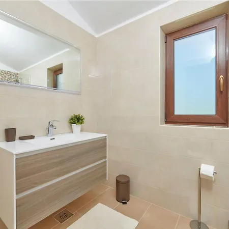 Giovanna By Interhome * Porec