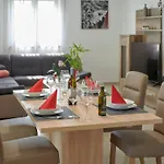 בית נופש Giovanna By Interhome פורץ