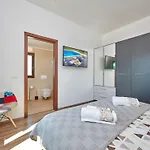 Giovanna By Interhome פורץ