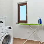 Giovanna By Interhome פורץ